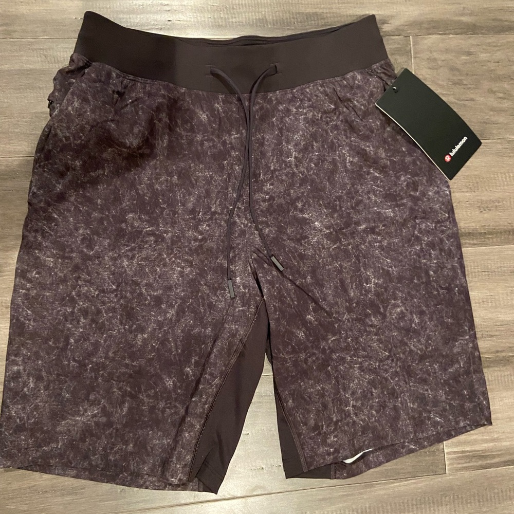 BNWT Mens lulu shorts